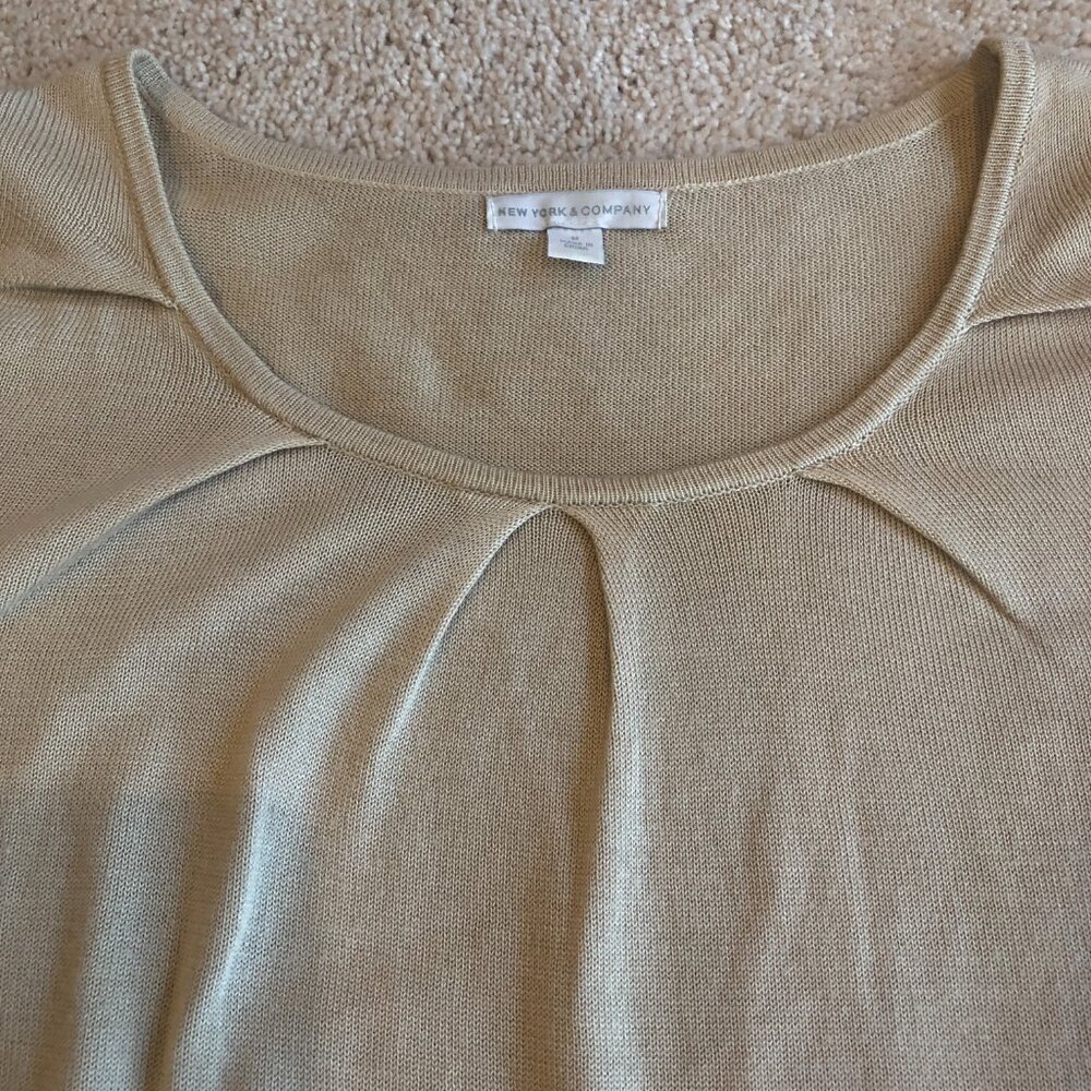 New York & Company Short-sleeve Scoop Neckline Acrylic Light Tan Top Blouse - Picture 4 of 11